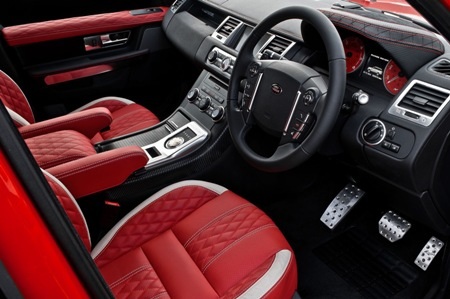 Range Rover phiên bản độ đặc biệt - 5 Xe được lắp bộ vành hợp kim RS600 cỡ 22” của hãng độ Kahn, với piston phanh màu đỏ